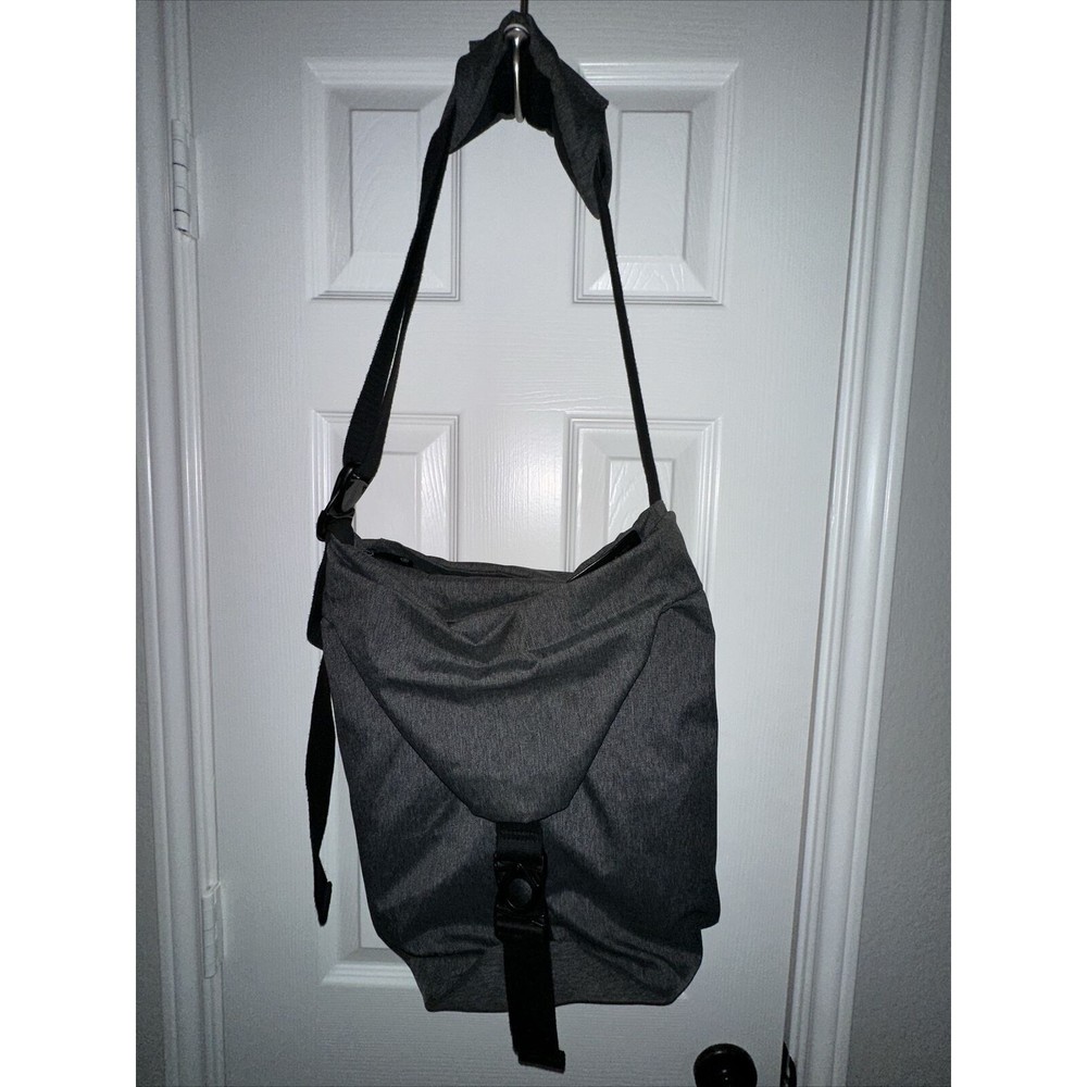 Cote et Ciel Cross Body Bag Riss Memory Tech For Laptop Versatile Gray iPad